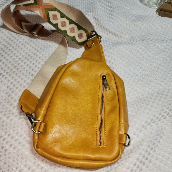 UNBRANDED EUC FAUX LEATHER CROSSBODY BAG  WELL MADE - Picture 7 of 8